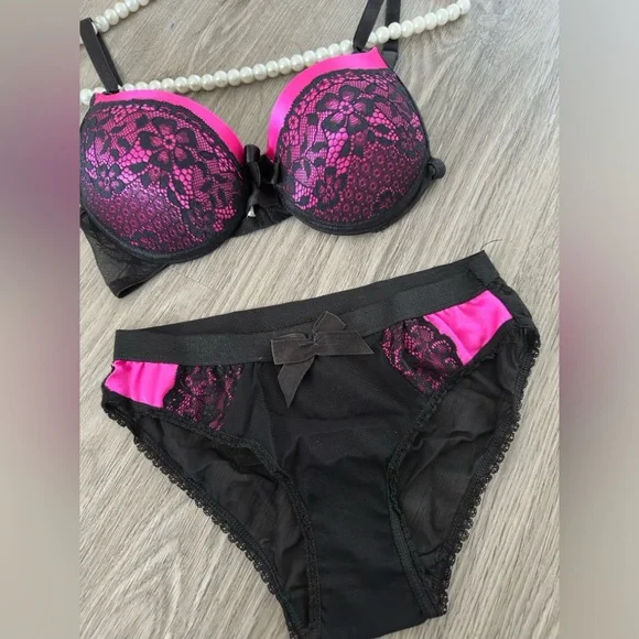 NEW| Intimate Set - Picture 2 of 8